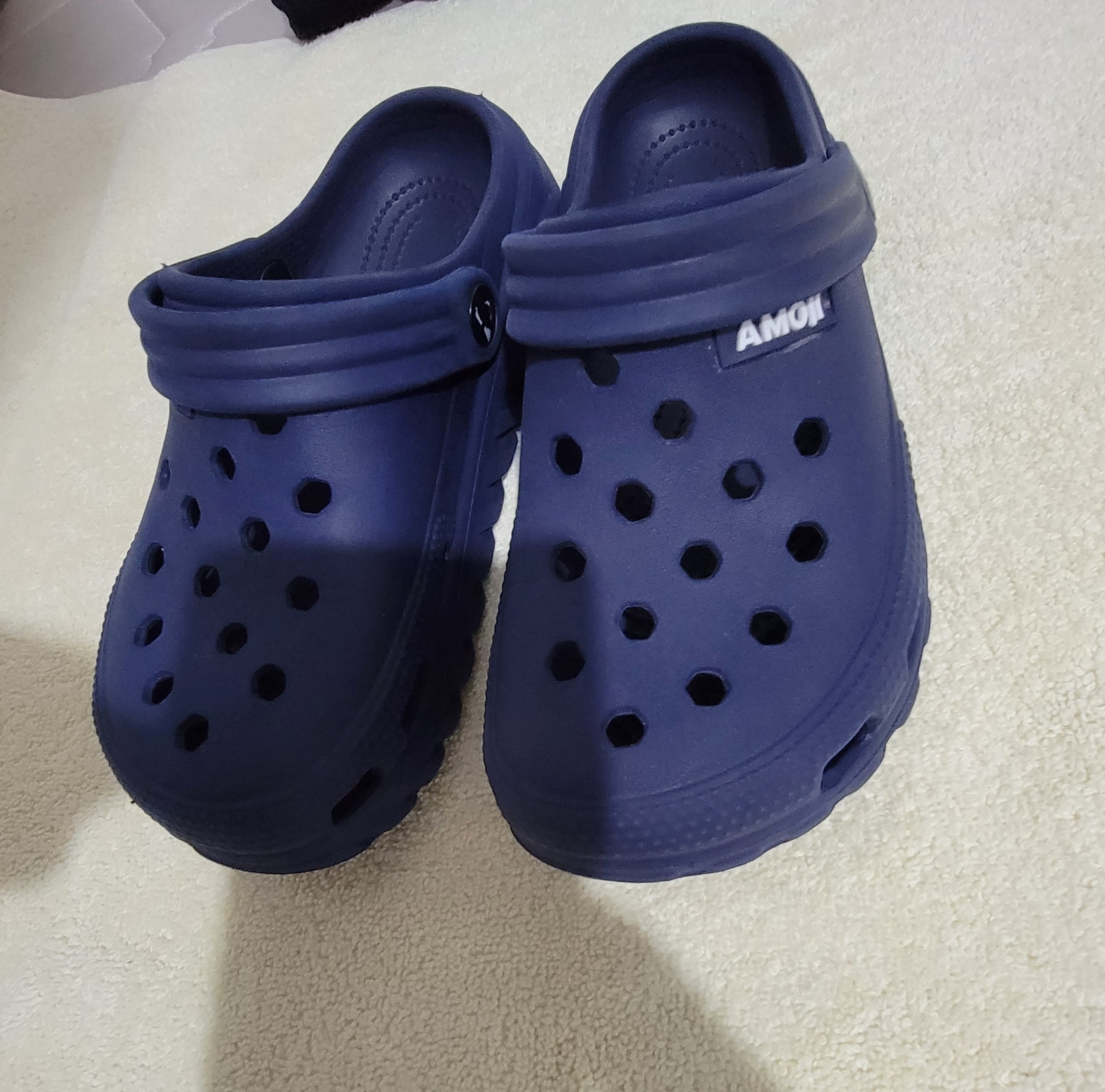 ropa y zapatos - **Vendo ropa pantalones cortos, jean zapatos, croc