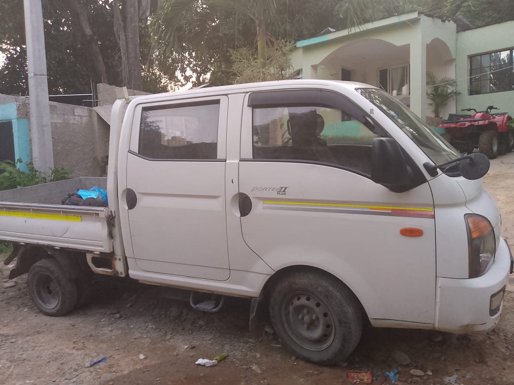 camiones y vehiculos pesados - Hyundai Porter II 2015 DOBLE CABINA  1