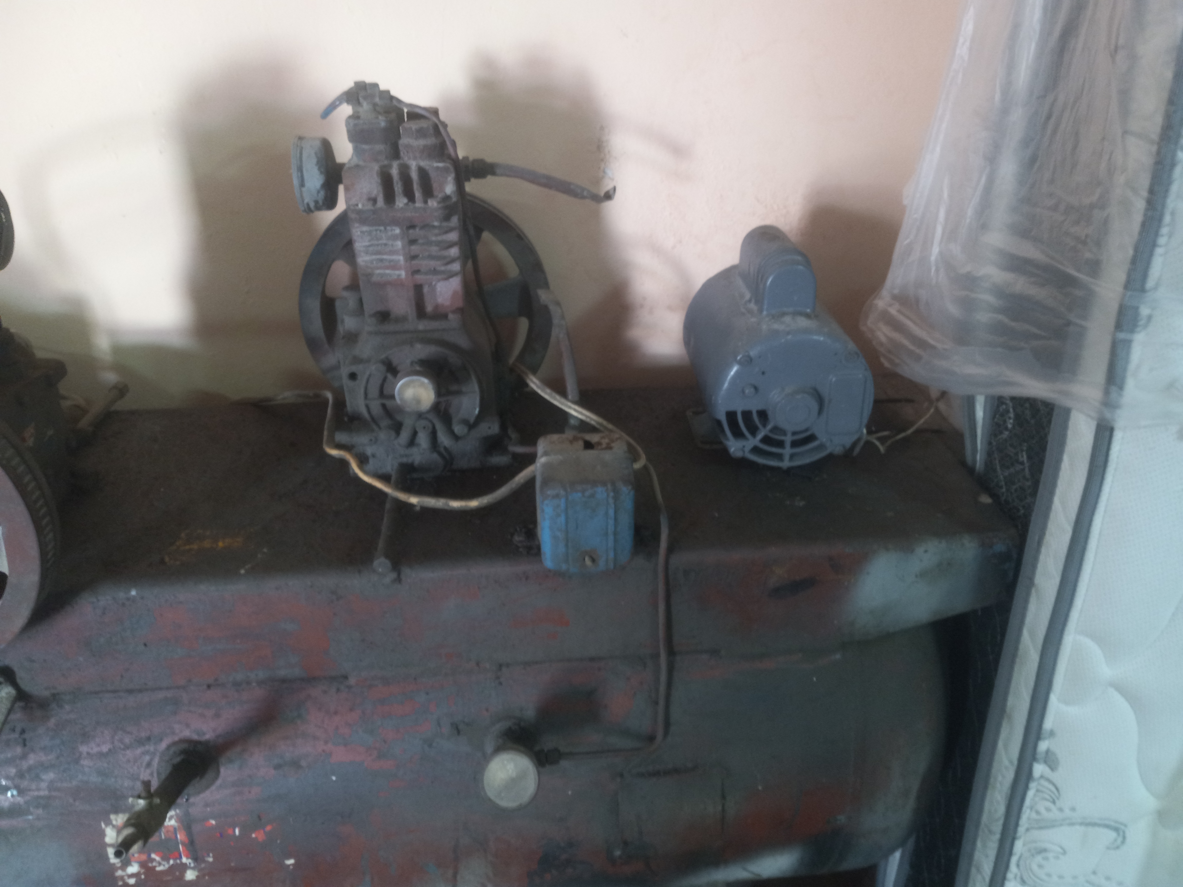construccion e industrial - Compresor eléctrico industrial,  150 PSI , 80 Gls. 2