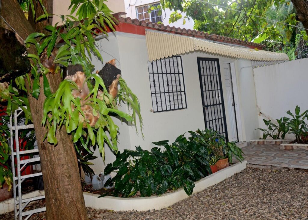 apartamentos - 1663- CASA CON APTOS. EN TORRE ALTA, PUERTO PLATA  1