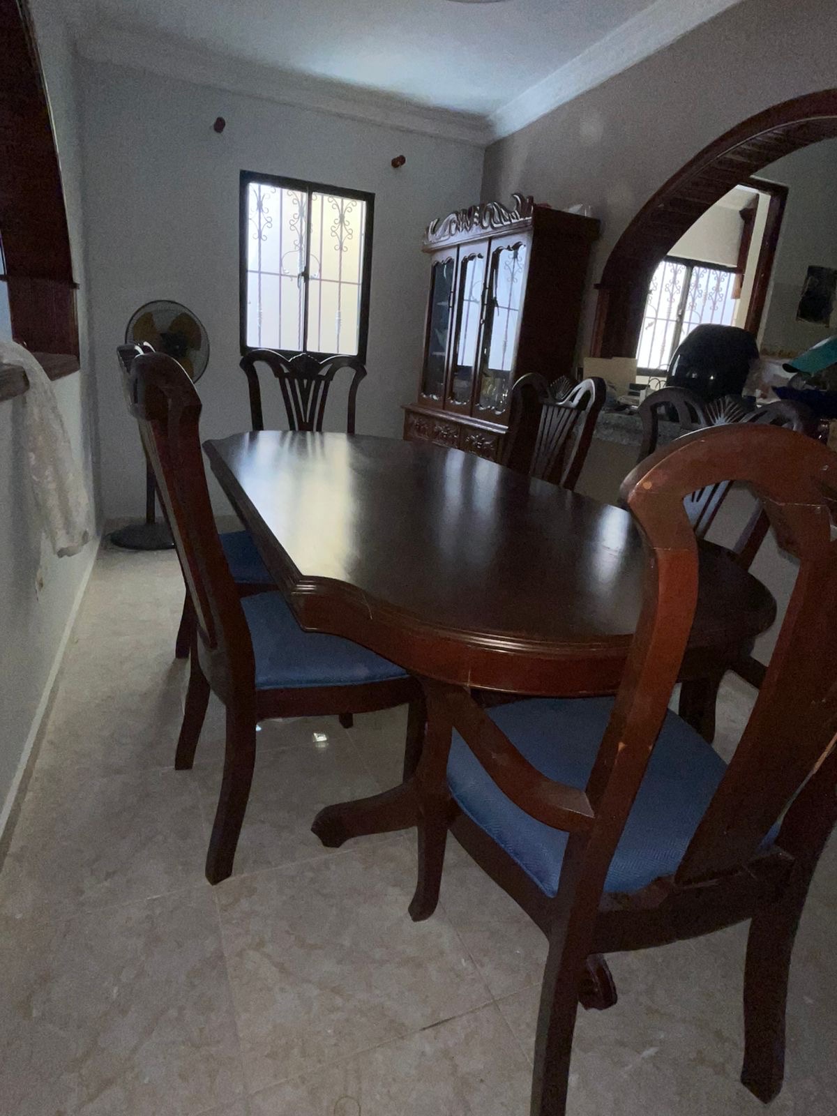 muebles y colchones - Comedor de caoba  0
