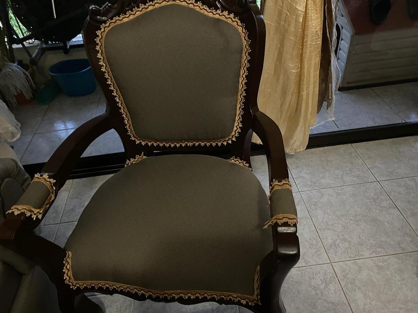 muebles y colchones - JUEGO DE MUEBLES EN CAOBA, CON DOS MESITAS  6