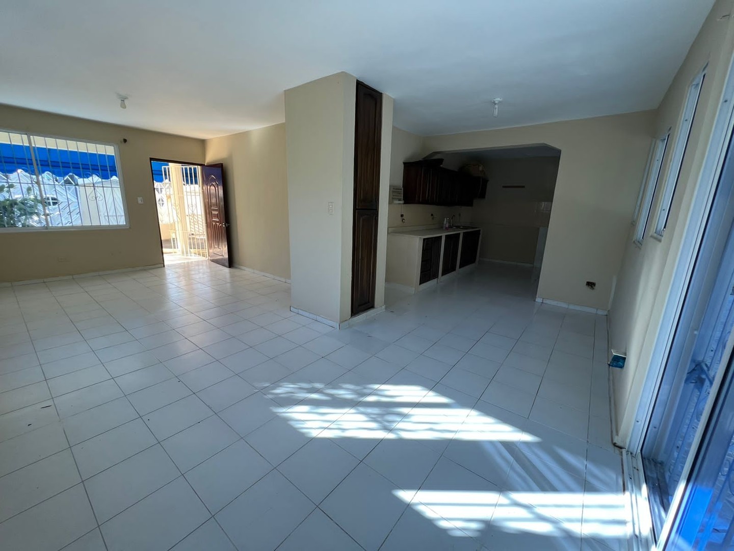 apartamentos - Se vende casa a pasos de la Ave. España, en residencial totalmente cerrado;
 2