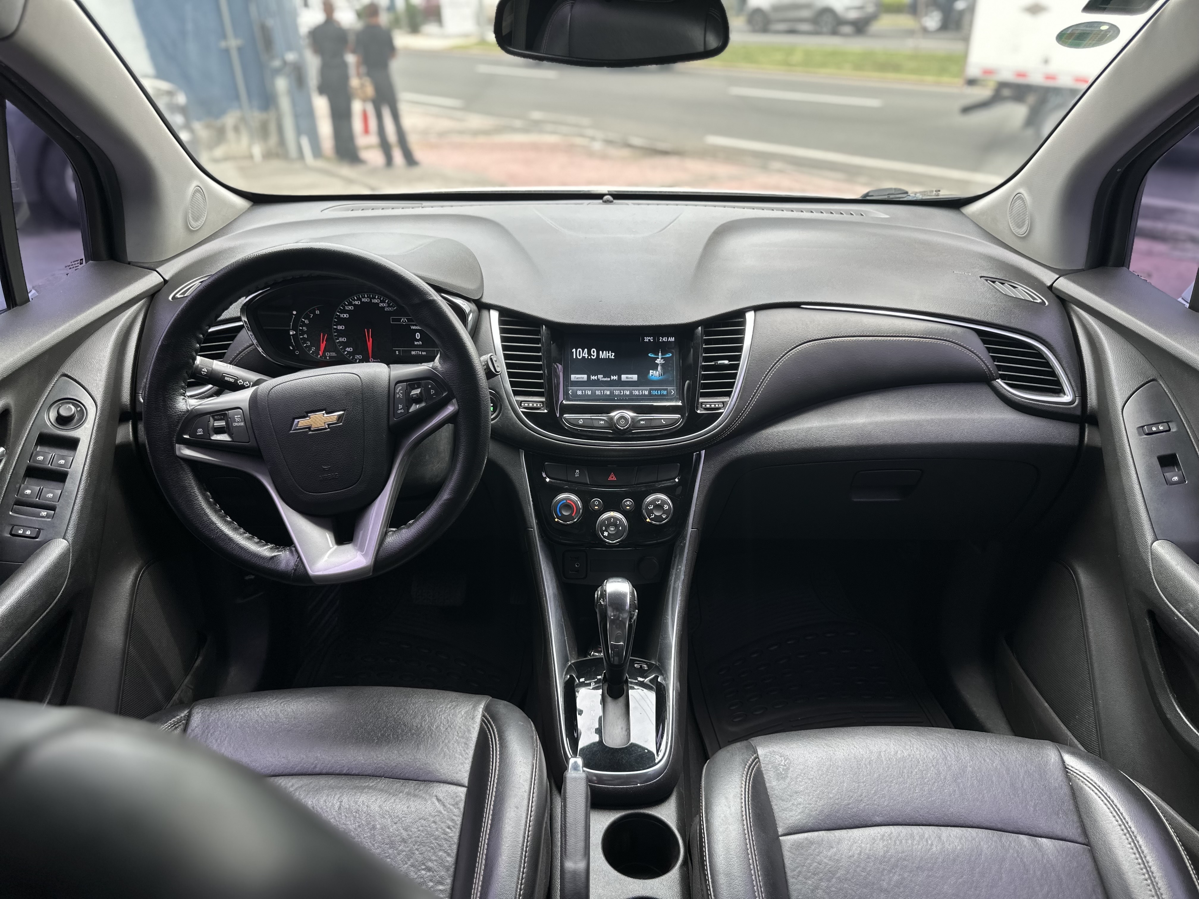 jeepetas y camionetas - CHEVROLET TRAX PREMLER 2017  9