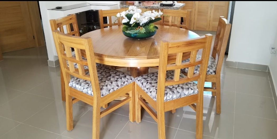 muebles y colchones - comedor en roble 6 sillas tope madera y cristal grueso 0
