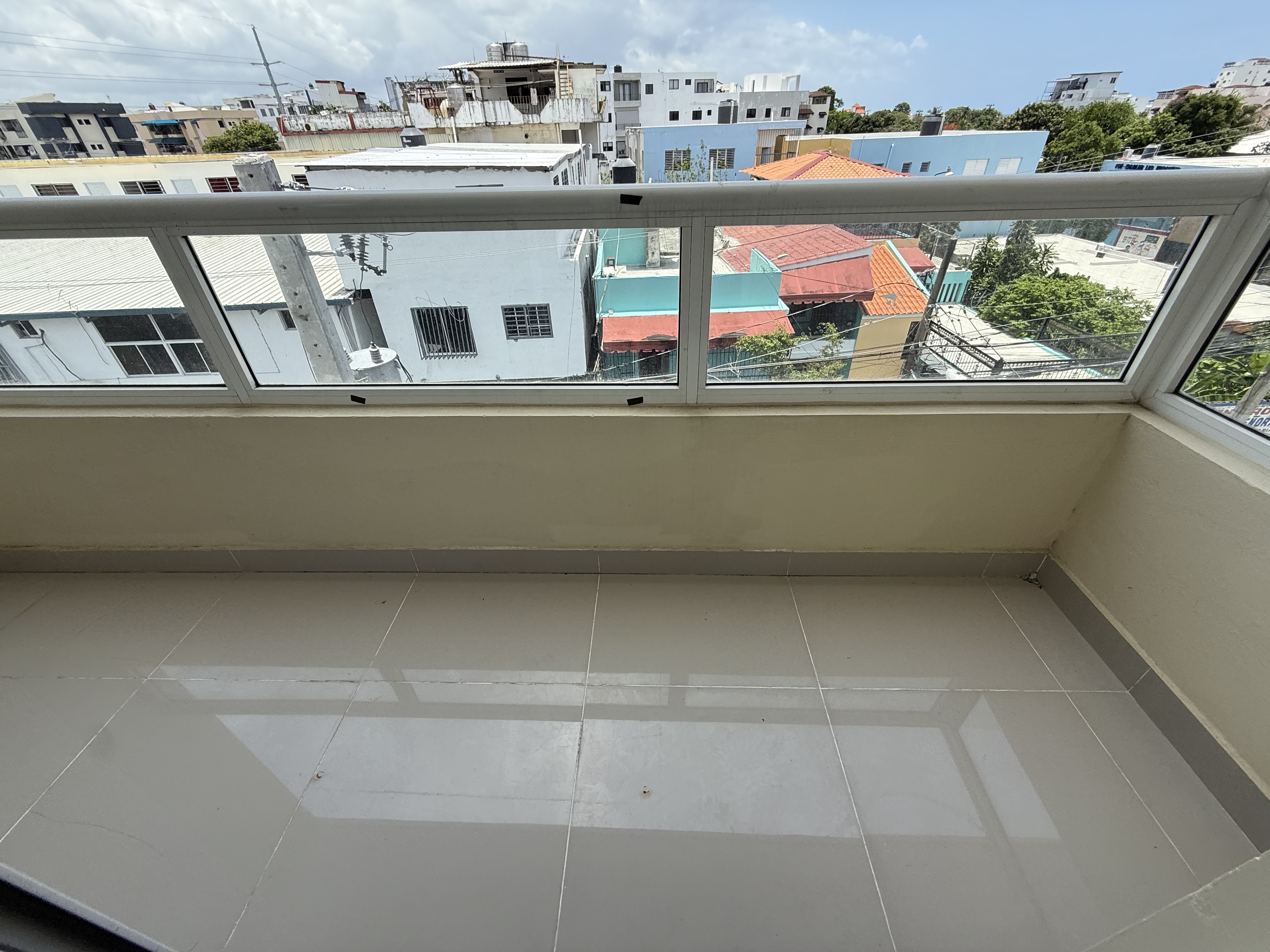 apartamentos - Vendo independencia piso 4 tres habitaciones , dos 3