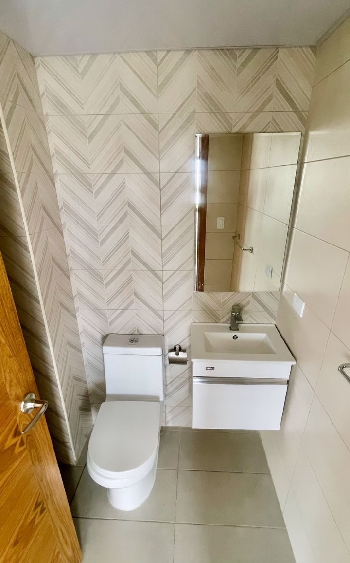 apartamentos - Rento apartamento sin amueblar en Evaristo Morales  1