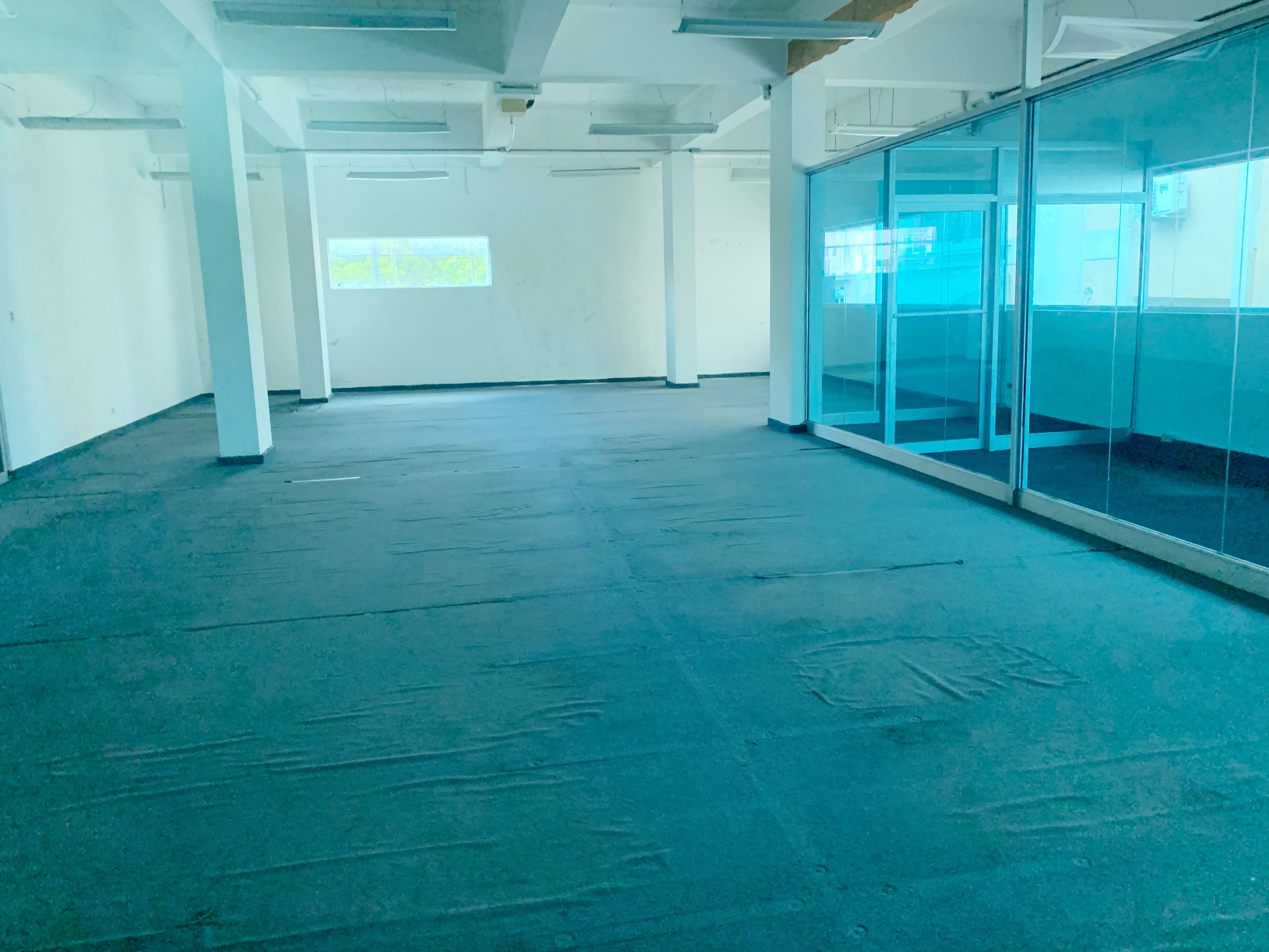 oficinas y locales comerciales - Local céntrico en Piantini 5