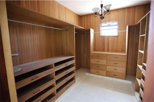 casas - Casa Amplia en Venta  4