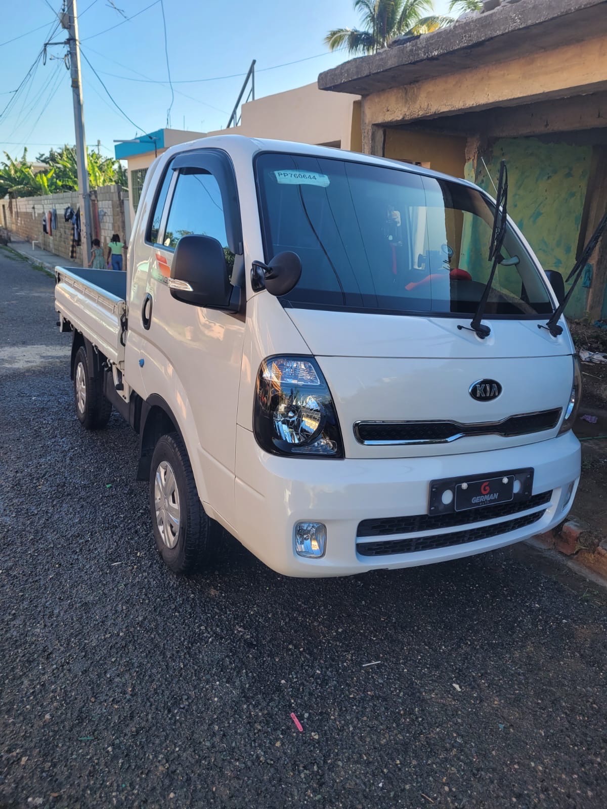 jeepetas y camionetas - soy único dueño aquí en República Dominicana, la doy en 900 por motivos de viaje 3