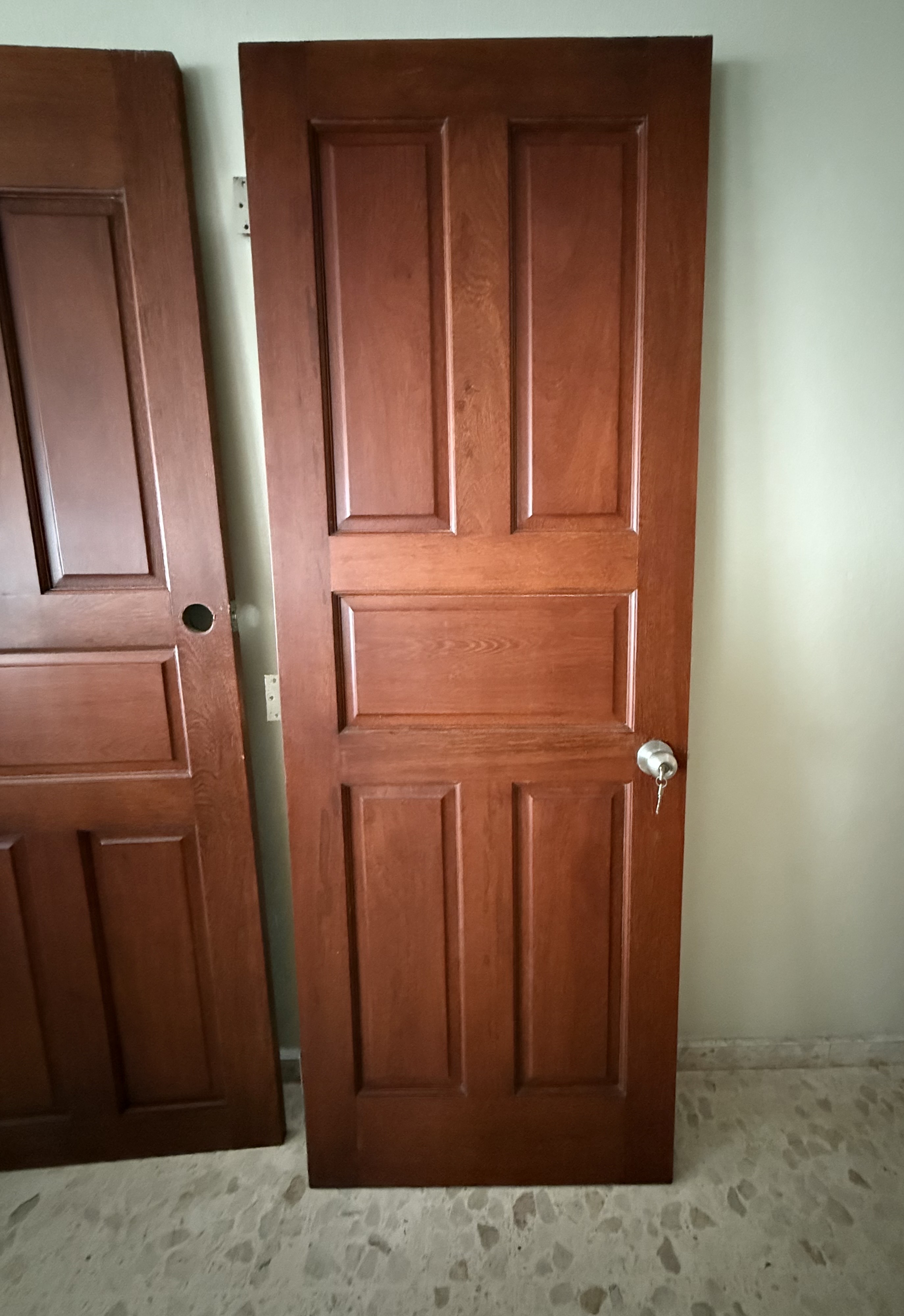 muebles y colchones - ¡Se venden puertas en caoba usadas en buen estado! 1