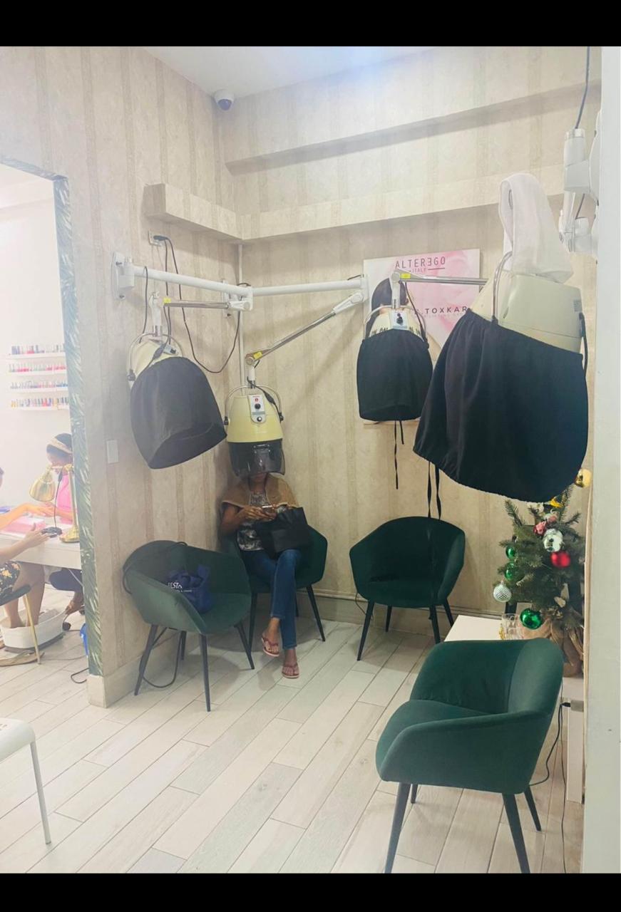 negocios en venta - Vendo Punto Comercial (Salón de Belleza) Amueblado 8