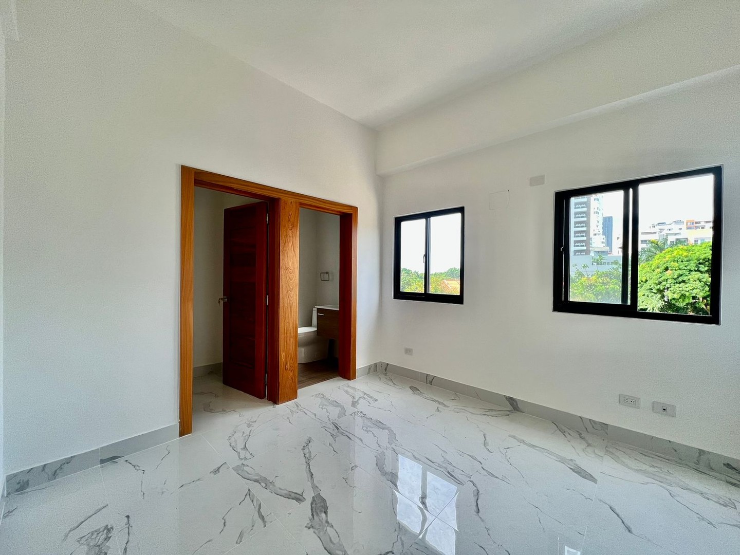 apartamentos - Apartamento de Segundo Nivel en Los Cacicazgos, Distrito Nacional (Maestría) 8