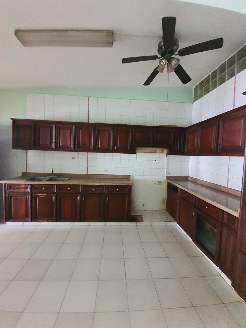 casas - Arroyo Hondo Viejo amplia casa de 4 habitaciones 8 parqueos piscina 6