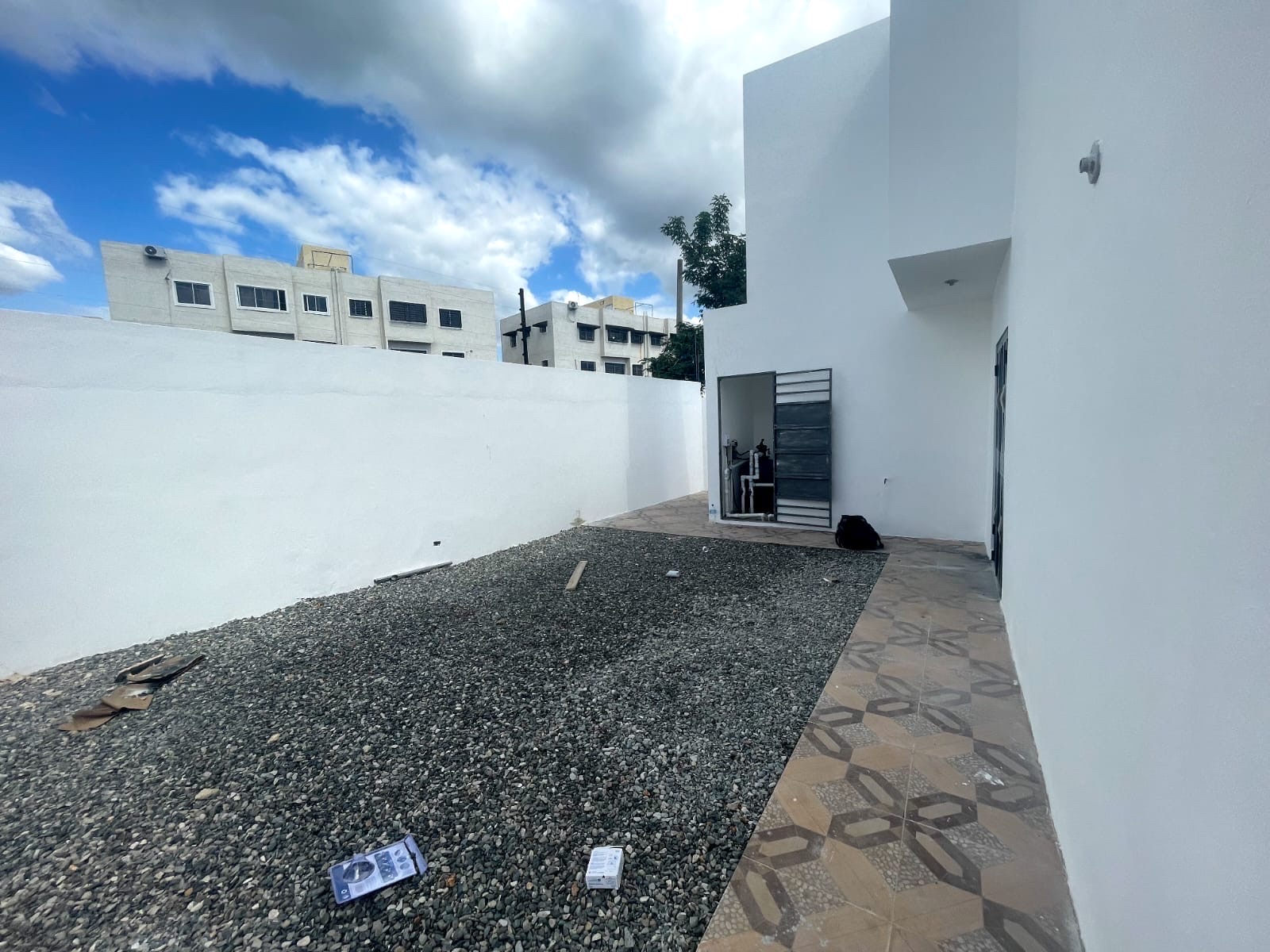 casas - venta de casa en la autopista de san isidro con piscina prado oriental  6