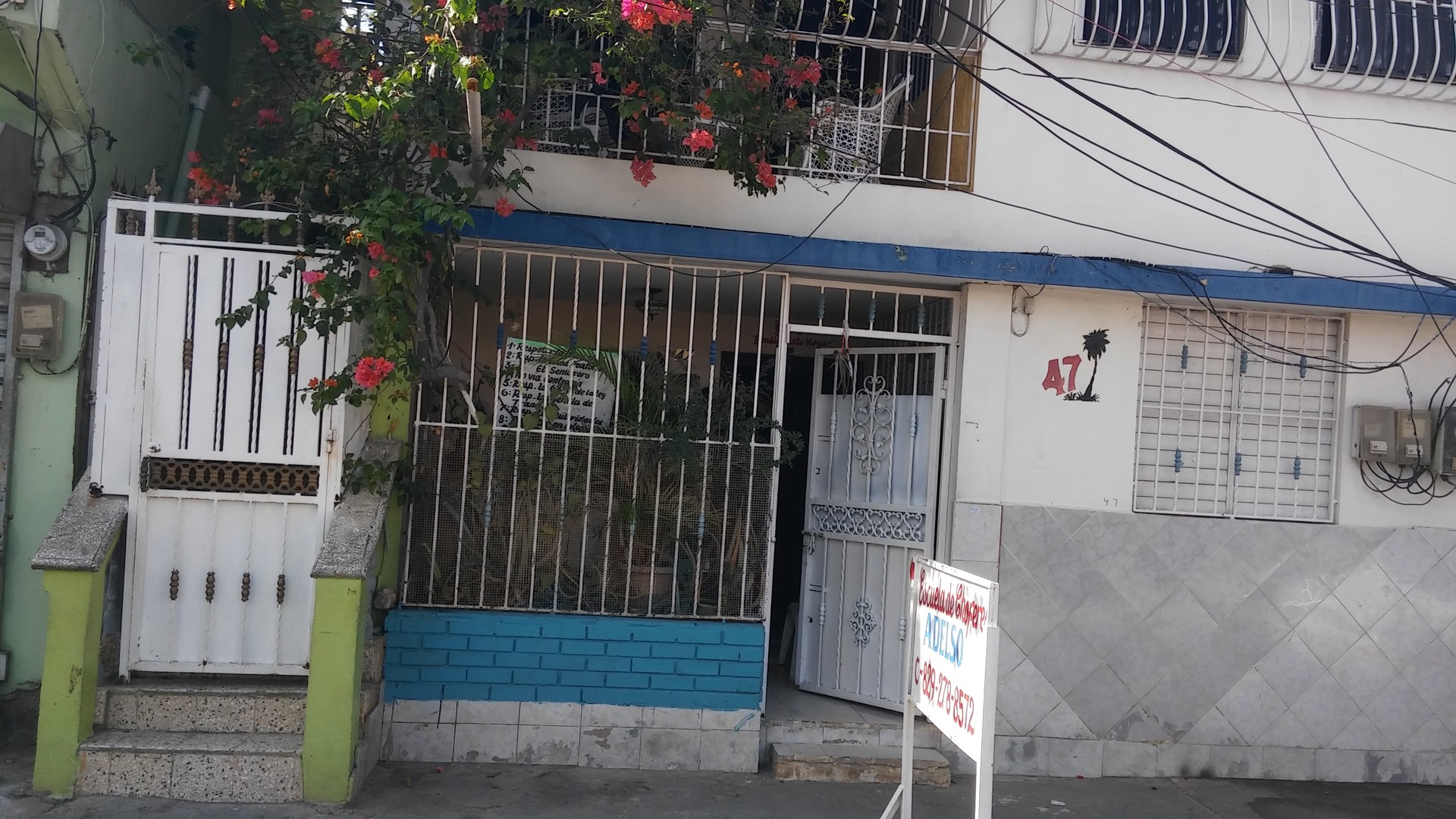 casas - Rento una casa para vivienda o fines comerciales ideal para almacen  de ropas. 2