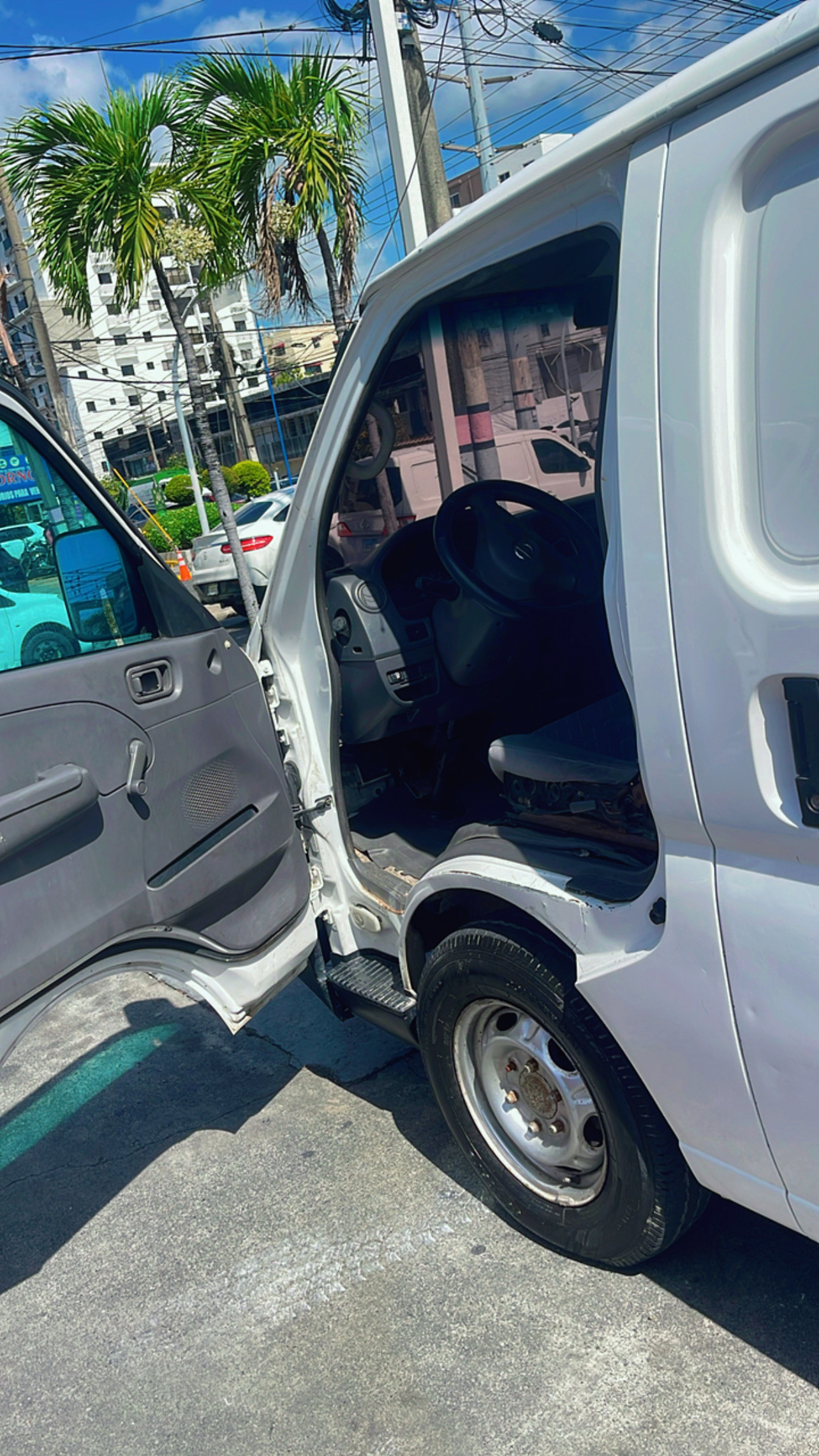 jeepetas y camionetas - Nissan Urvan 2006 1