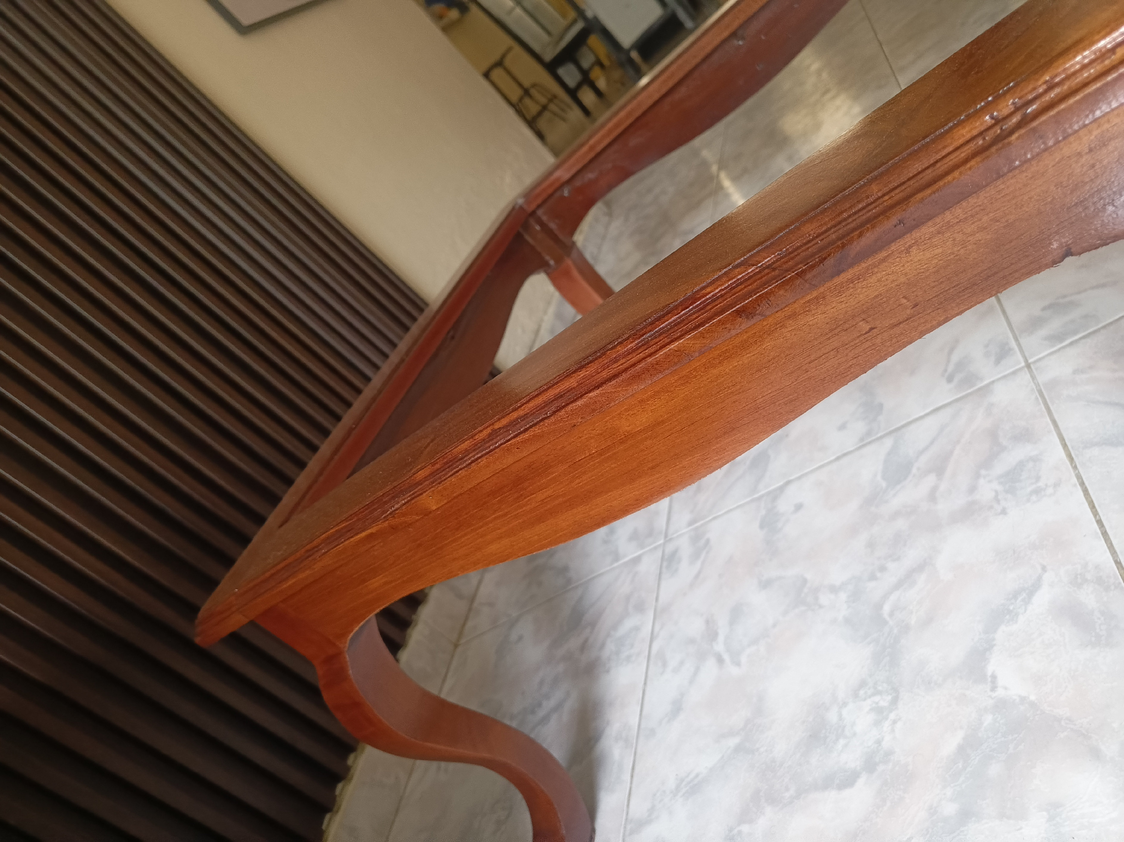 muebles y colchones - Mesa de centro en caoba, precio negociable  2