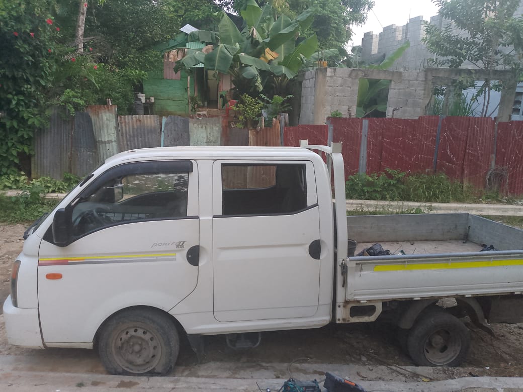 camiones y vehiculos pesados - Hyundai Porter II 2015 DOBLE CABINA  2