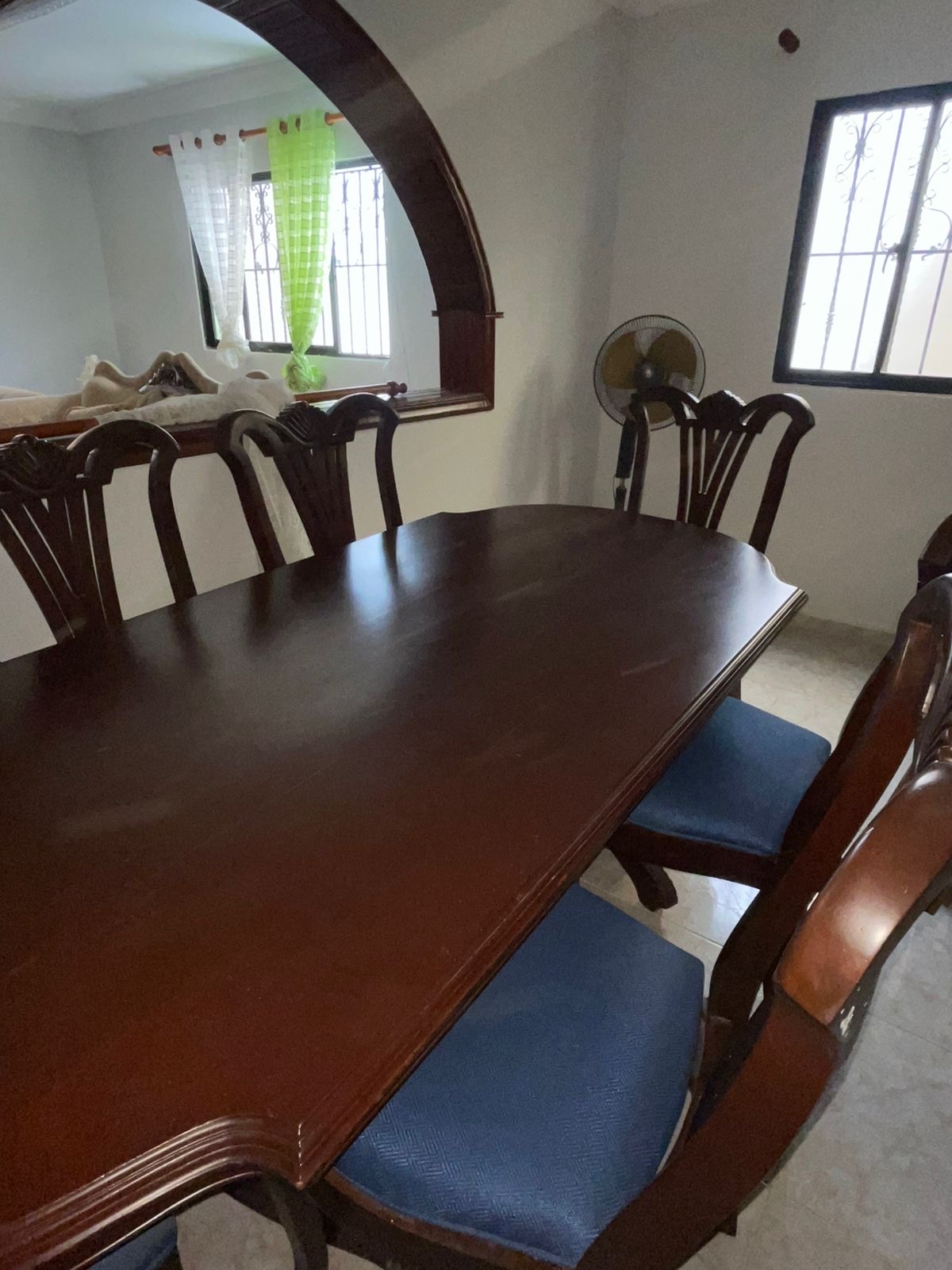 muebles y colchones - Comedor de caoba  1