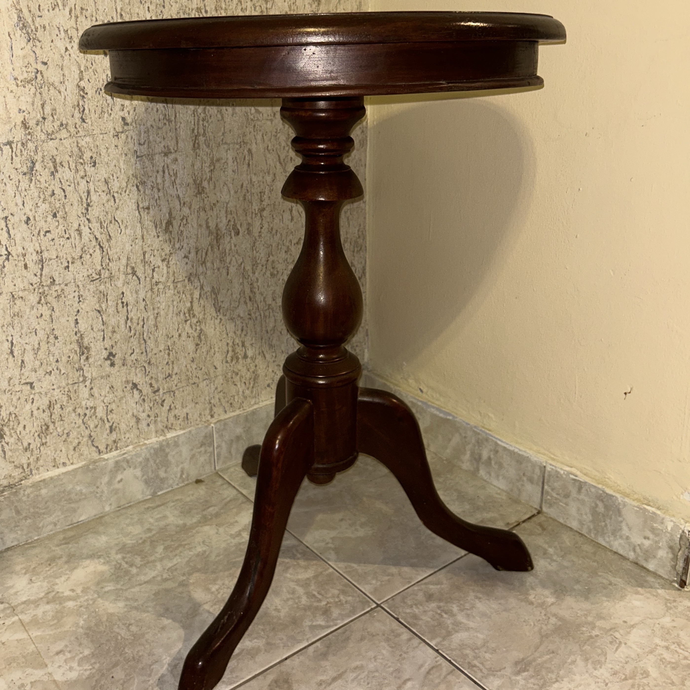 muebles y colchones - Repisa/Mesita circular pequeña en caoba  0