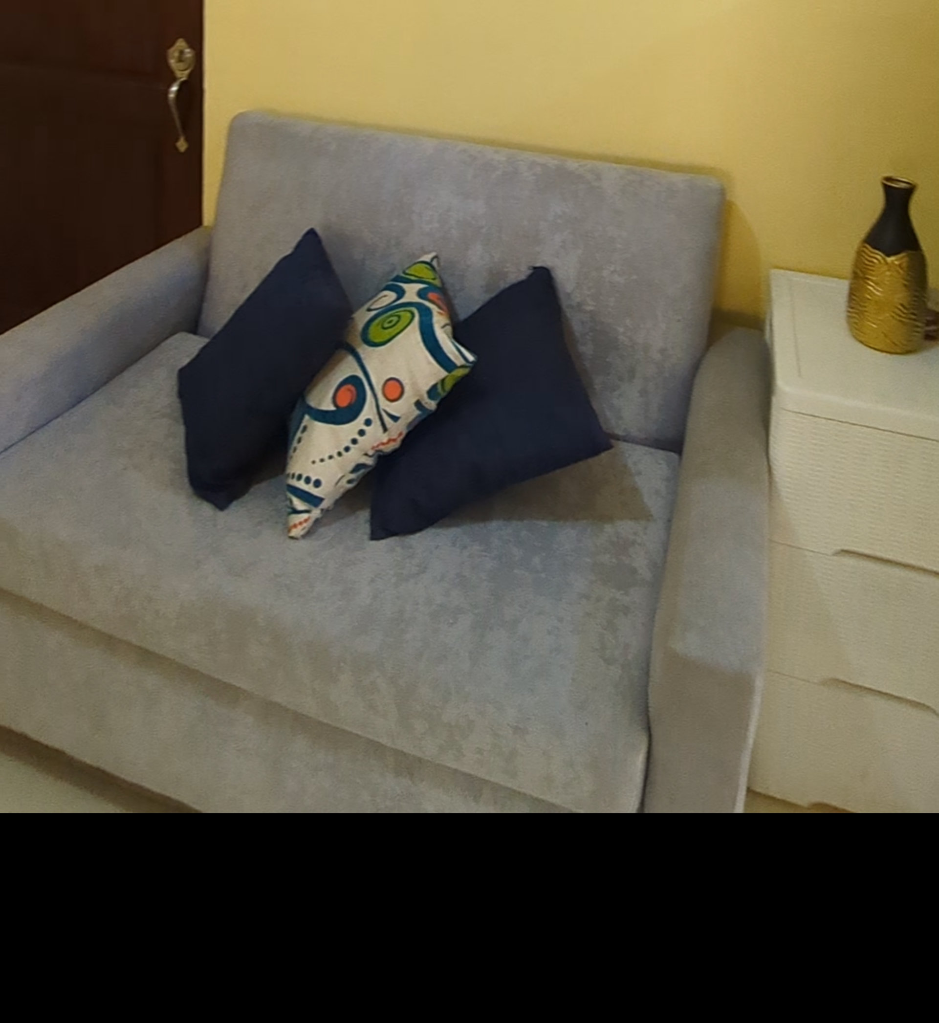 muebles y colchones - juego de muebles en pana, de 3 asientos y el  2 asientos, muy buena condiciónes 0