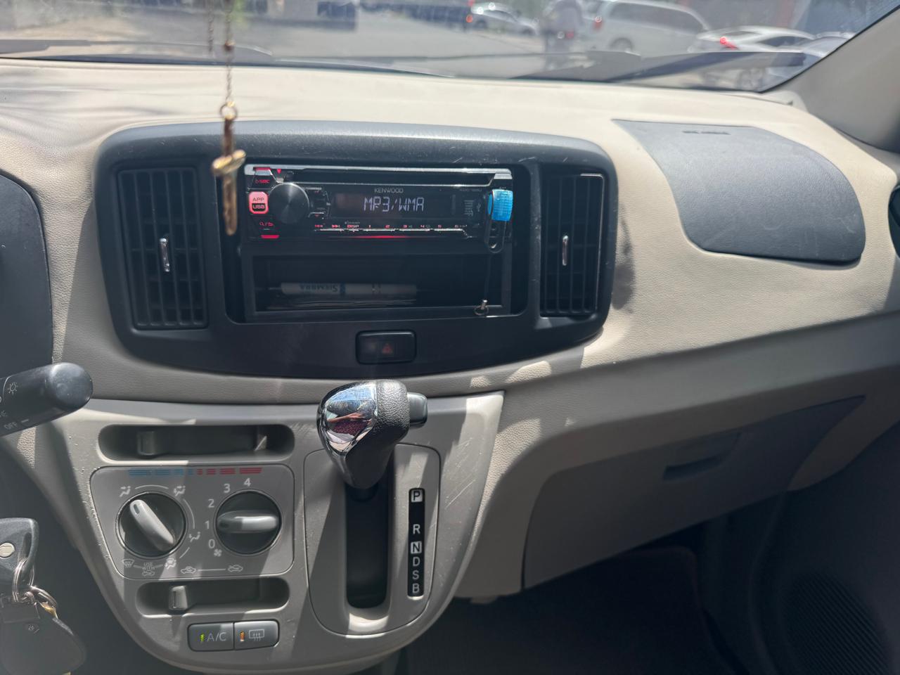 carros - Venta vehiculo Daihatsu Mira 2016 Negociable  5