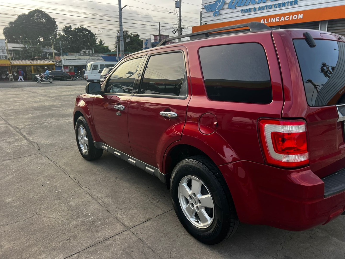 jeepetas y camionetas - Ford Escape 2011
4 Cilindros 
Muy buenas condiciones  8