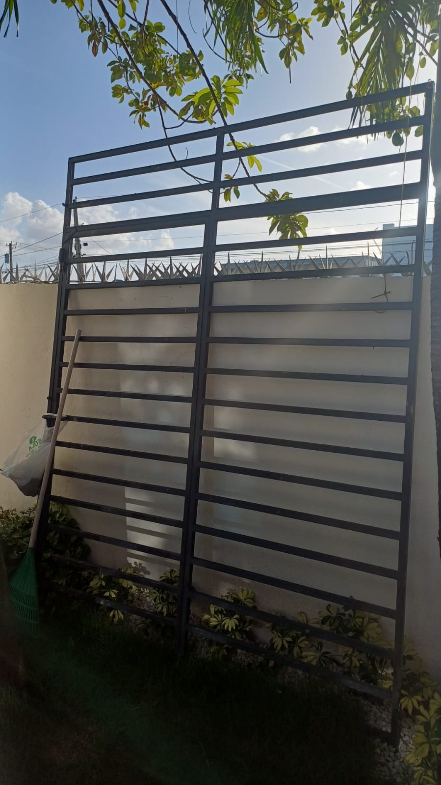 herramientas, jardines y exterior - Puerta de Hierro 96"x76" pulg 0