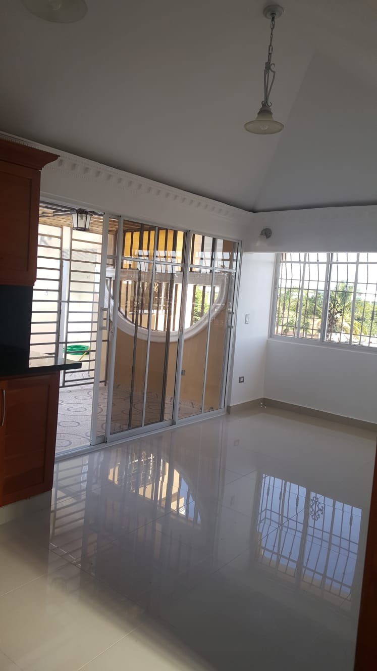 casas - 🏡 Venta de Casa de 3 Niveles en San Isidro. 4