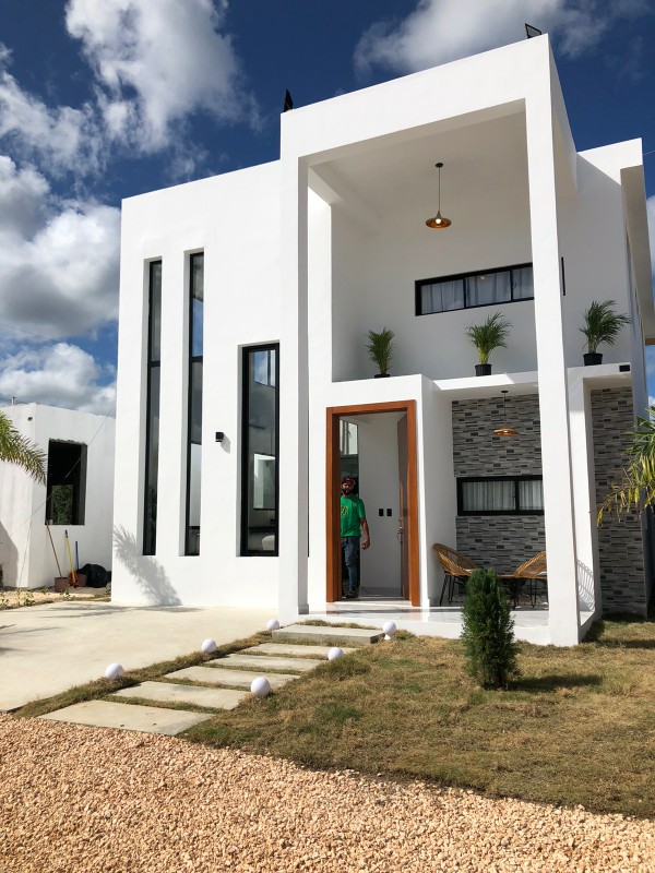 casas vacacionales y villas - Venta de villas con picuzzi en Bavaro punta cana zona turistica reserve con 2000