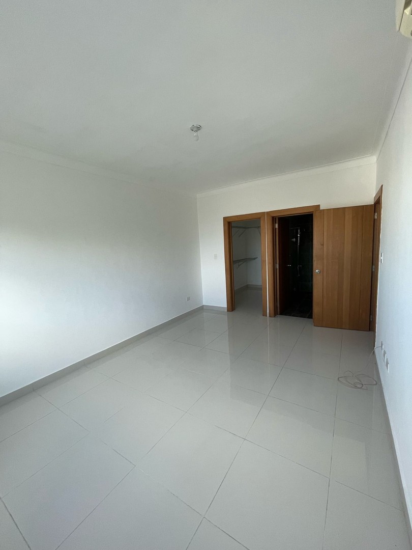 apartamentos - Alquiler Apartamento de 3 Habitaciones Sin Amueblar, Bella Vista, Santo Domingo 4