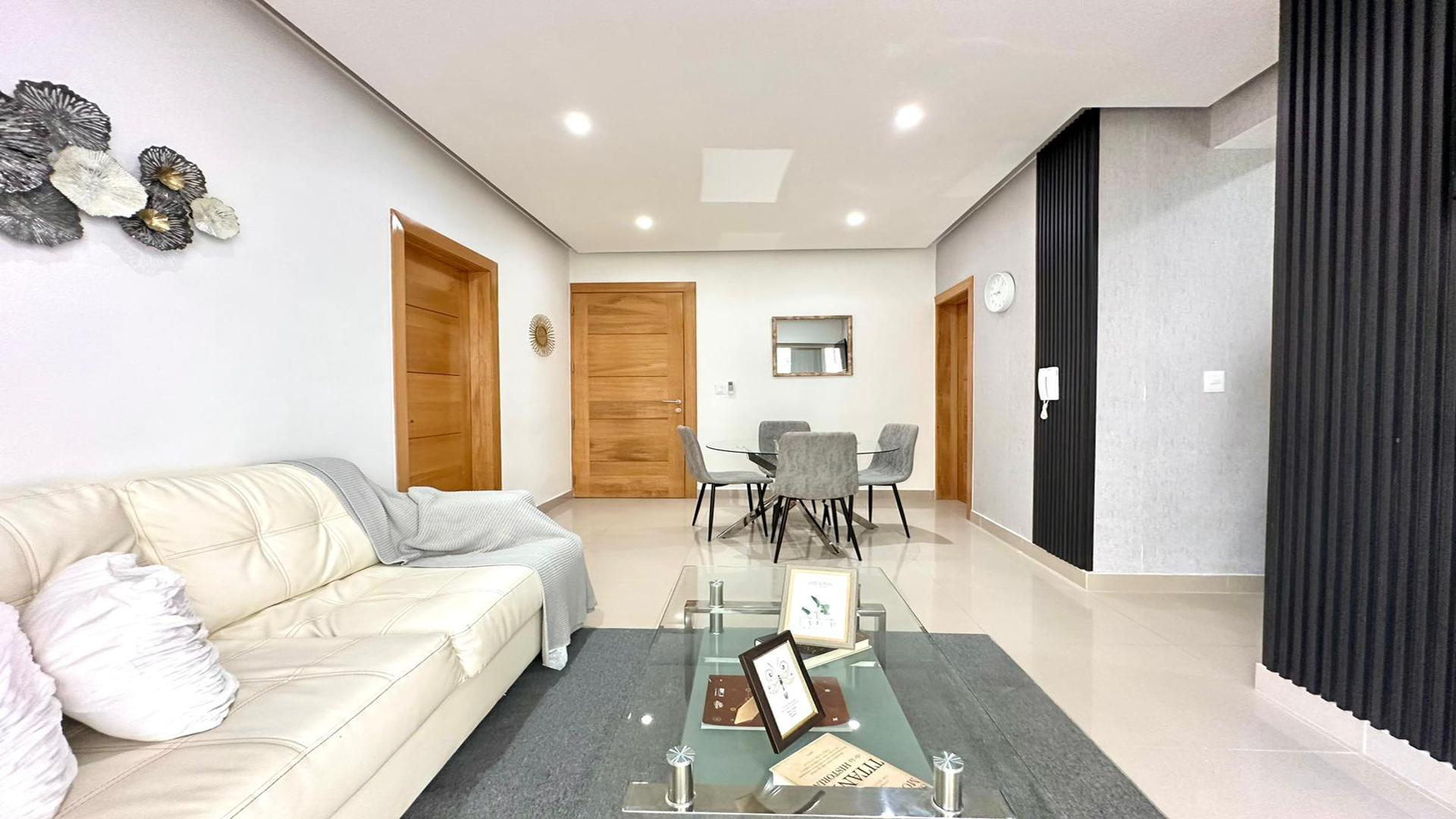 apartamentos - Apartamento amueblado con terraza en venta, Evaristo Morales 0