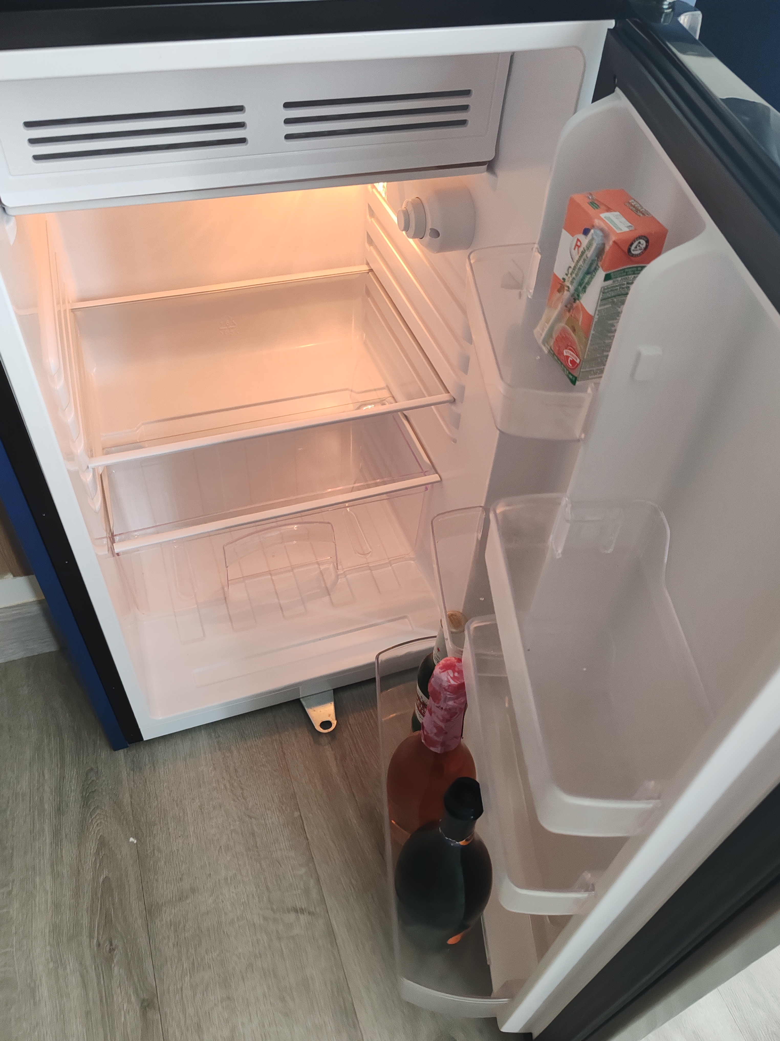 electrodomesticos - Vendo nevera ejecutiva cómo nueva 3