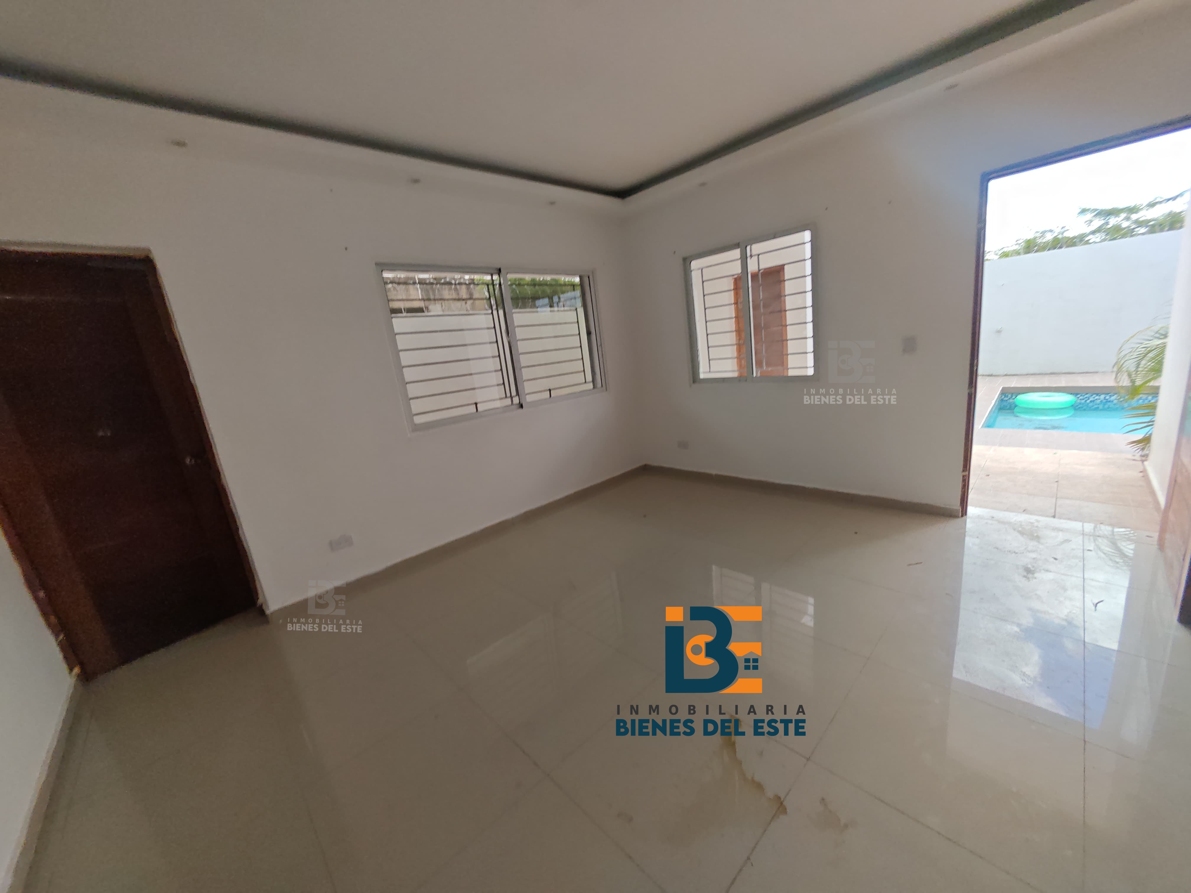 casas - Se Renta Hermosa Casa de Dos Niveles con piscina  1