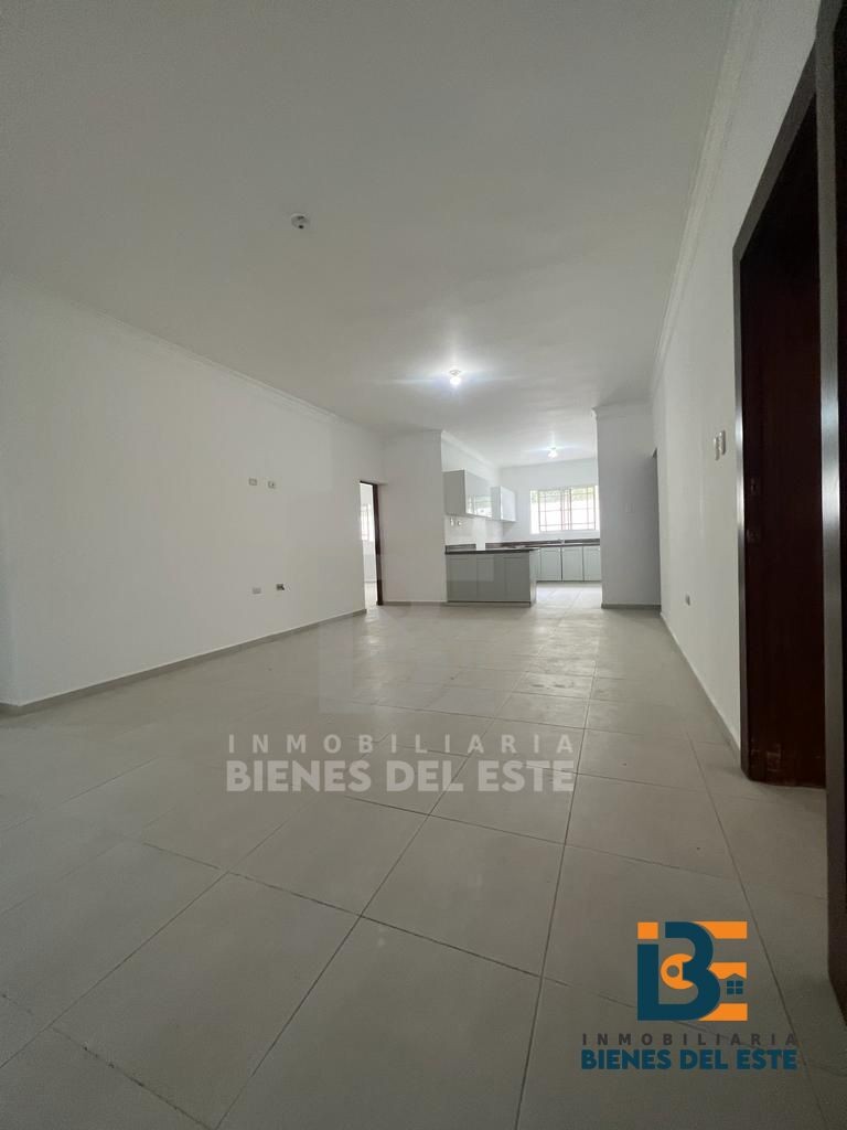 apartamentos - Se Vende Amplio Apartamento Ubicado en el Centro de San Pedro 1