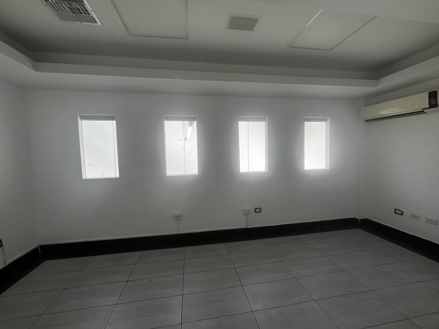 oficinas y locales comerciales - Oficina Alquiler Naco de 120 m2. Segundo Nivel  6