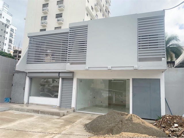 oficinas y locales comerciales - Local en evaristo céntrico  2