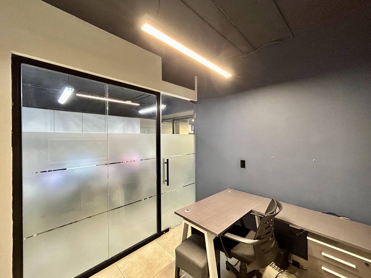 oficinas y locales comerciales - Oficina equipada en venta  1