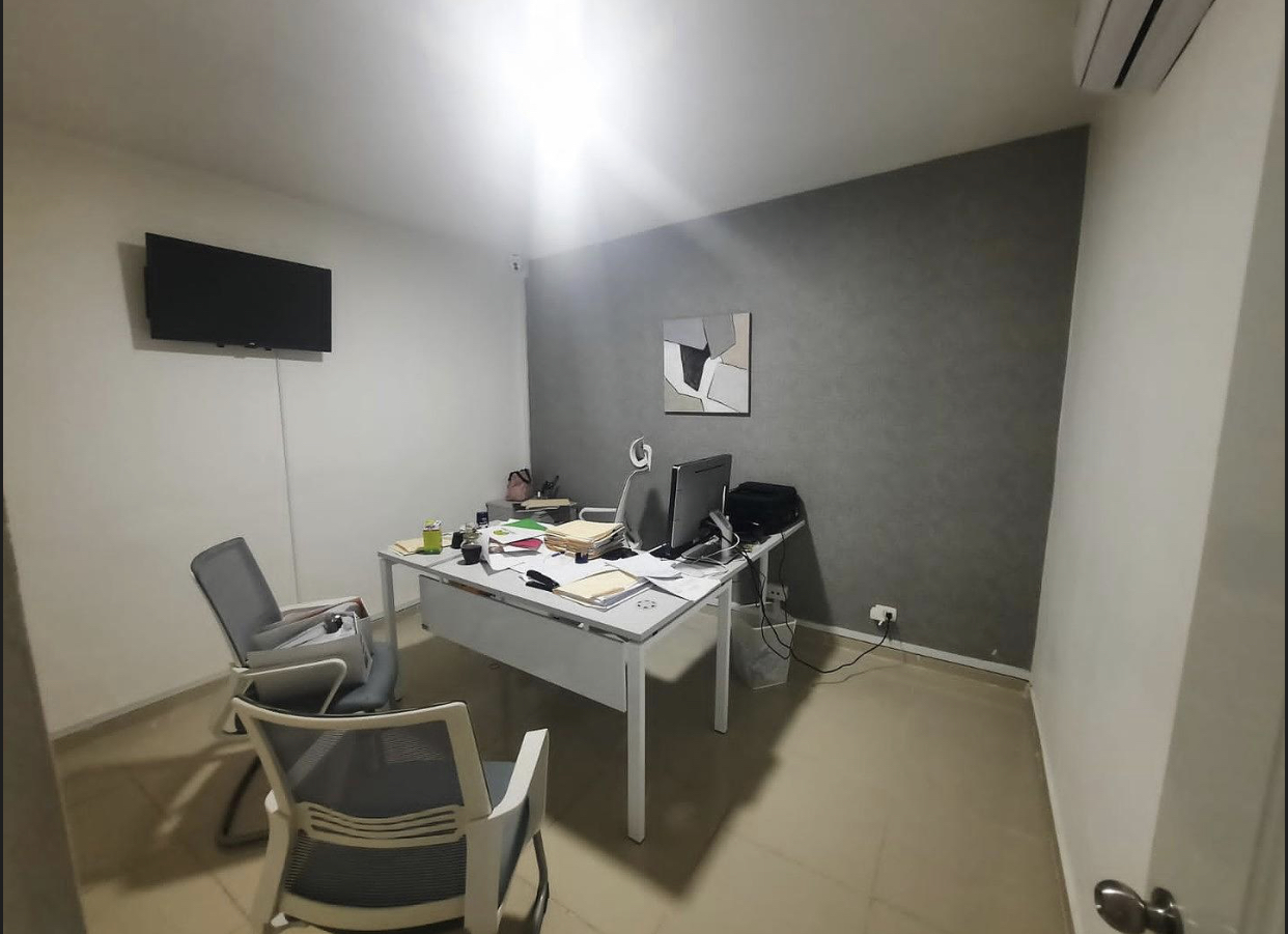 oficinas y locales comerciales - Local céntrico en los prados 8