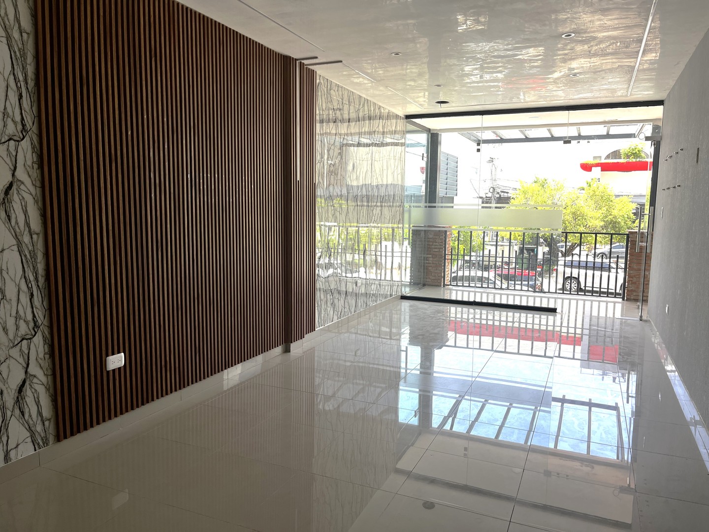 oficinas y locales comerciales - Local Comercial En Alquiler En Piantini De 46 M2 , Segundo Nivel 8