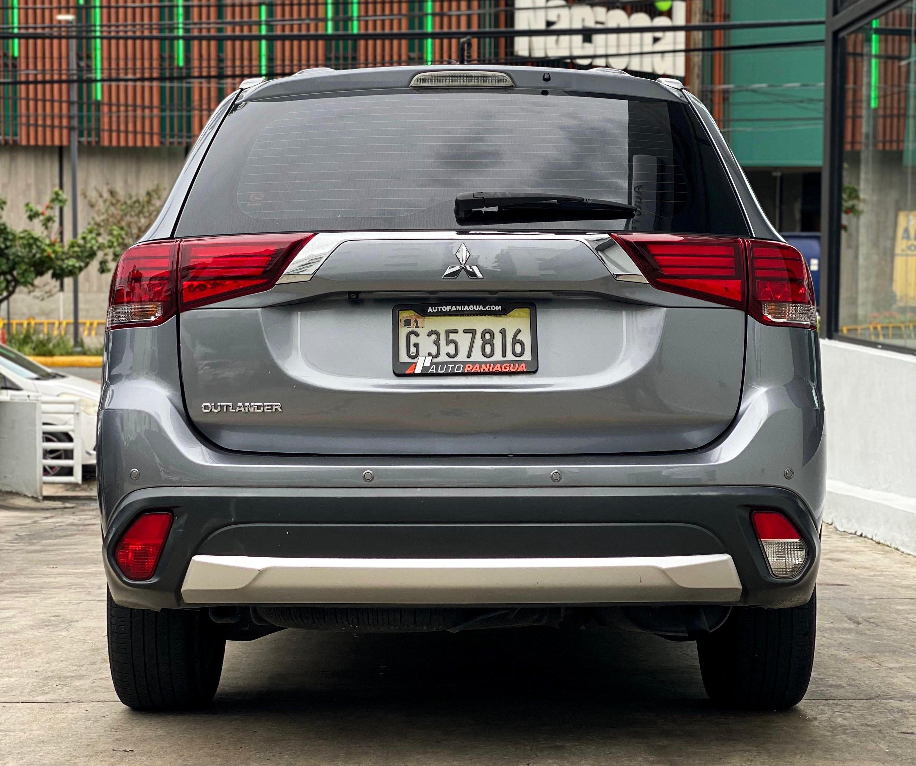 jeepetas y camionetas - Mitsubishi Outlander 2017 NO IMPORTA EL CRÉDITO  8