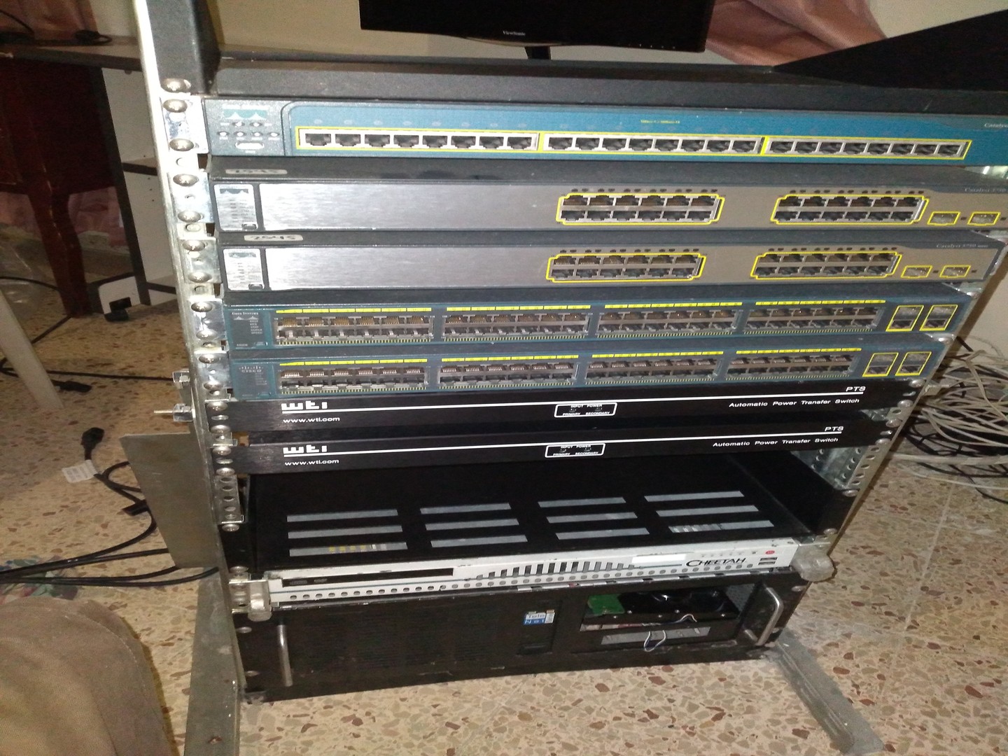 otros electronicos -  Equipos redes:
(2) CISCO 2960
(2)CISC 3750
(1) cisco2950
(2) automátic transfer 0