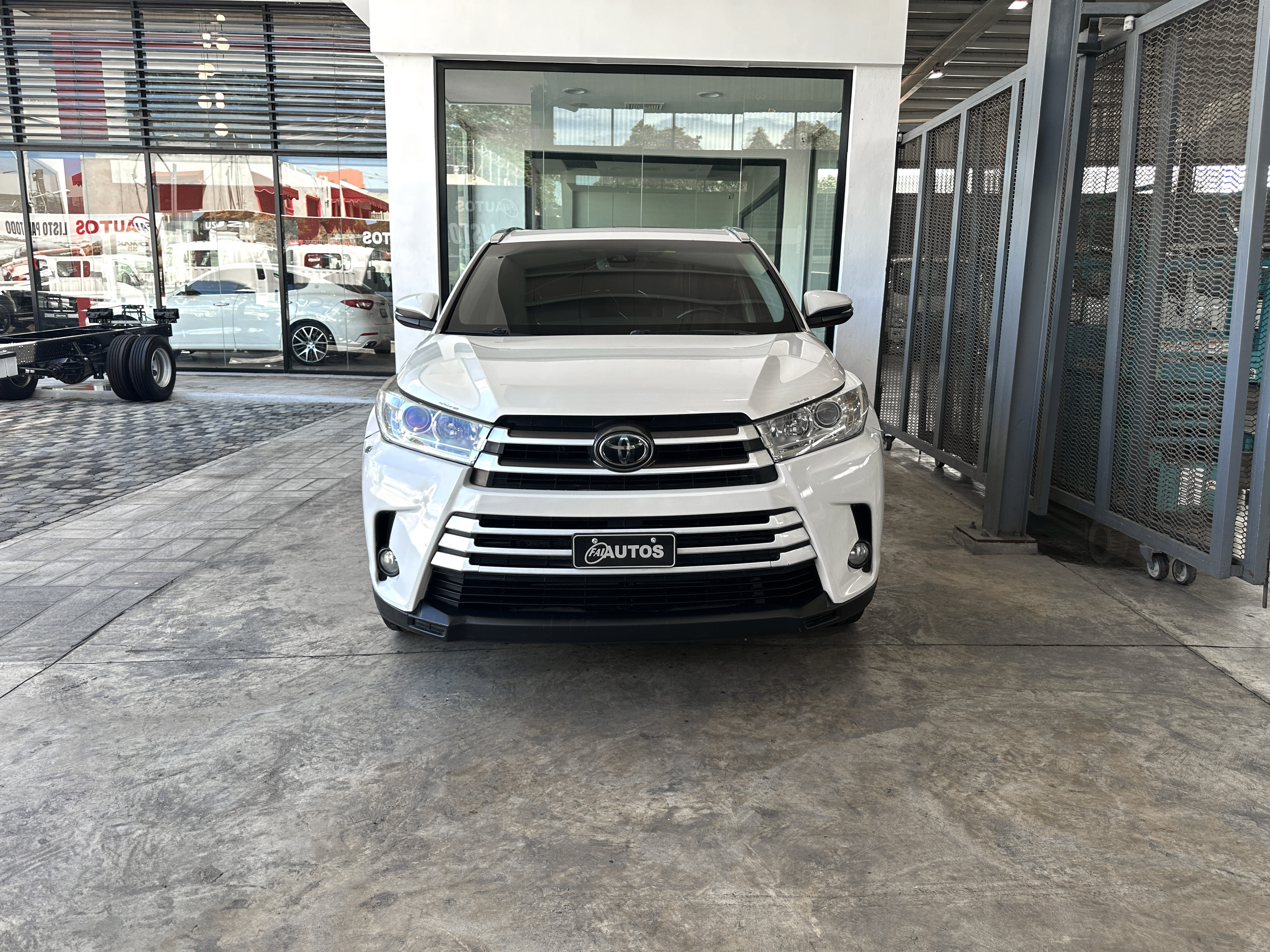 jeepetas y camionetas - Toyota Highlander XLE 2017 6