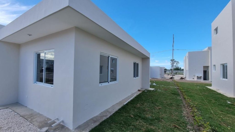 casas vacacionales y villas - Alquiler hermosa casa nueva en Punta Cana 1
