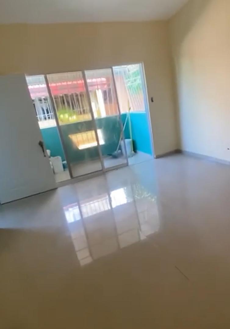 apartamentos - Venta de apartamento en un segundo nivel, en la zona oriental de oportunidad  1