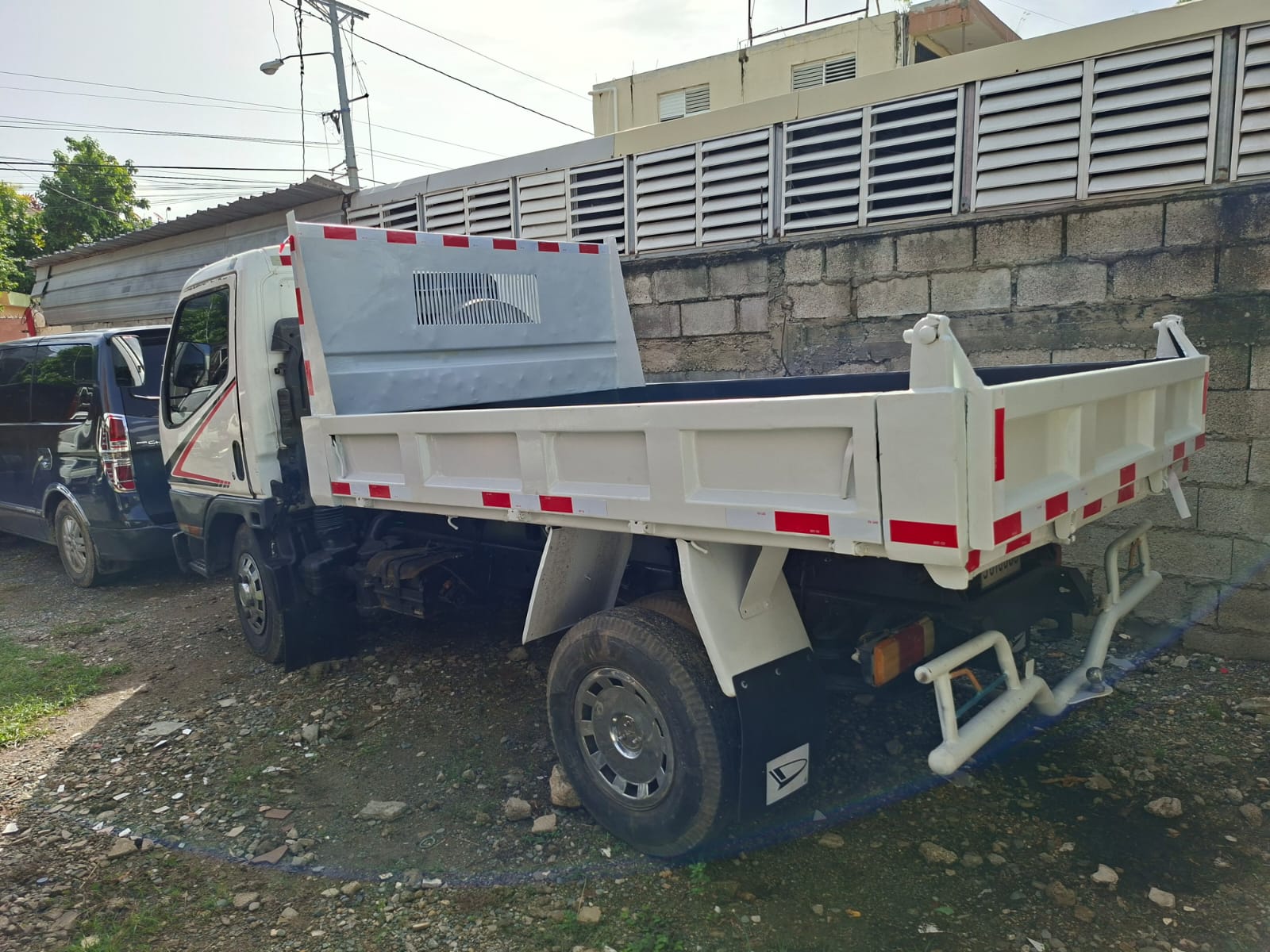 camiones y vehiculos pesados - Vendo Mitsubishi canter 5