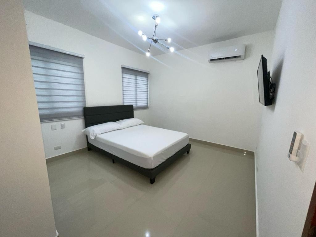 casas - Casa en Venta en la Romana. 200m2 de solar.

  7