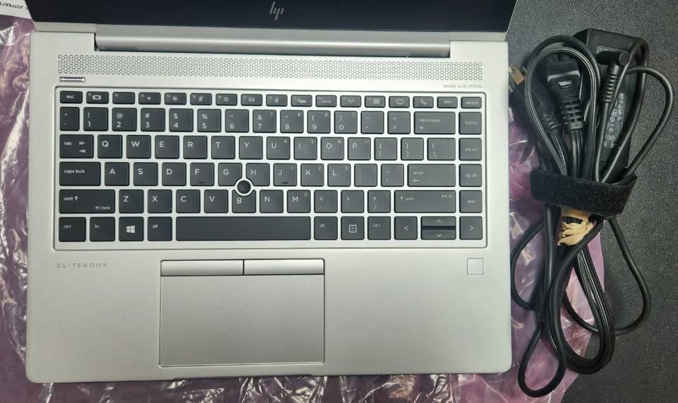 computadoras y laptops - Laptop HP Elitebook 14" FHD Ryzen 7 Pro 3700U 512G 3