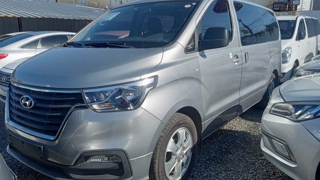 jeepetas y camionetas - HYUNDAI GRAND STAREX 2019 GRIS